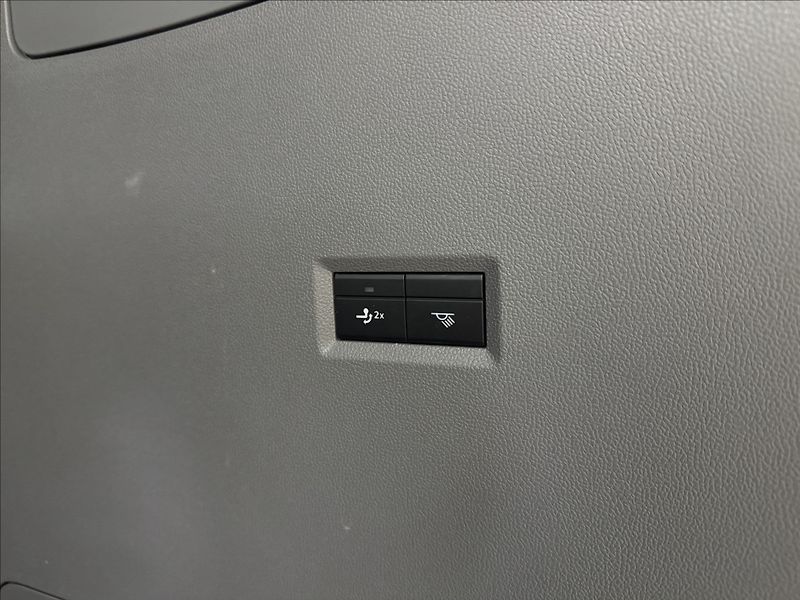 Volkswagen Caravelle 2,0 DSG 4X4 DPH LONG ZÁRUKA ČR - fotka 52 z 53