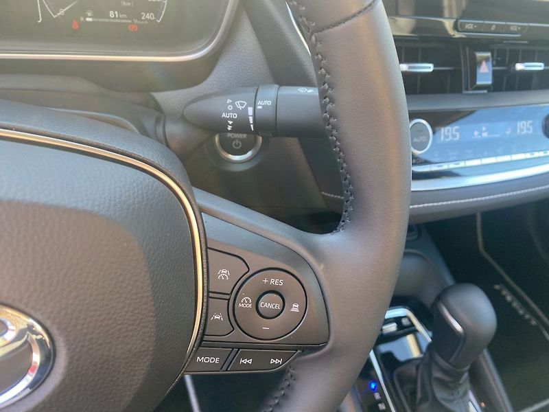 Toyota Corolla 1.8 Hybrid CVT Style - fotka 22 z 27