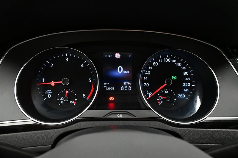 Volkswagen Passat 2,0 TDI 110 kW DSG Business Zá - fotka 16 z 31