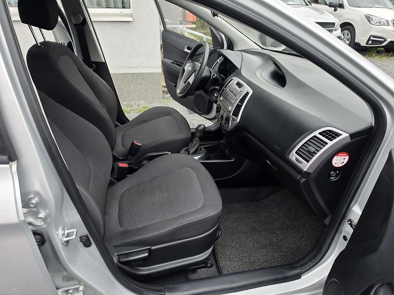 Hyundai i20 1.4 i Klimatizace  - fotka 11 z 14