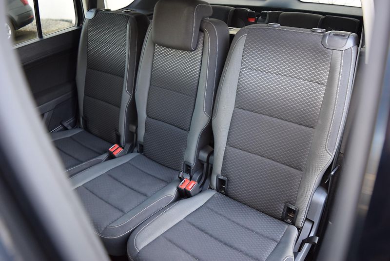Volkswagen Touran (2021) 1.5TSI 110kw ACTIVE 7 MÍST NAV - fotka 14 z 41