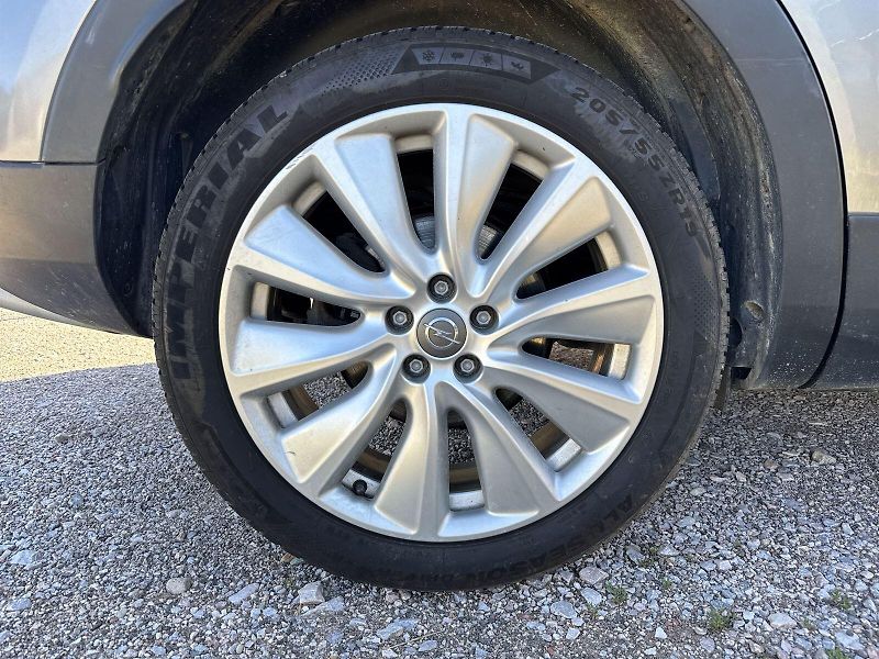 Opel Grandland X (2020) 1.6 TSI 4x4 Automat - fotka 29 z 33