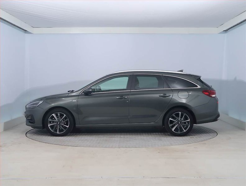 Hyundai i30 (2022) 1.5 T-GDI MHEV - fotka 3 z 20