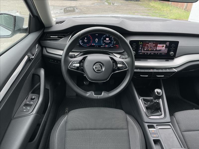 Škoda Octavia 2,0 TDI Combi Ambition Plus - fotka 7 z 23