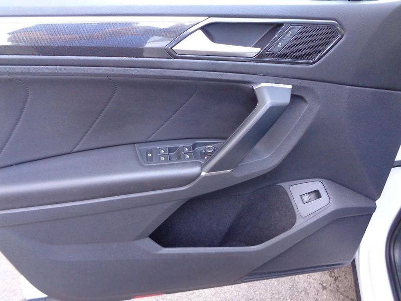 Volkswagen Tiguan 2,0 TDI 4x4 7DSG COMFORTLINE - fotka 10 z 30