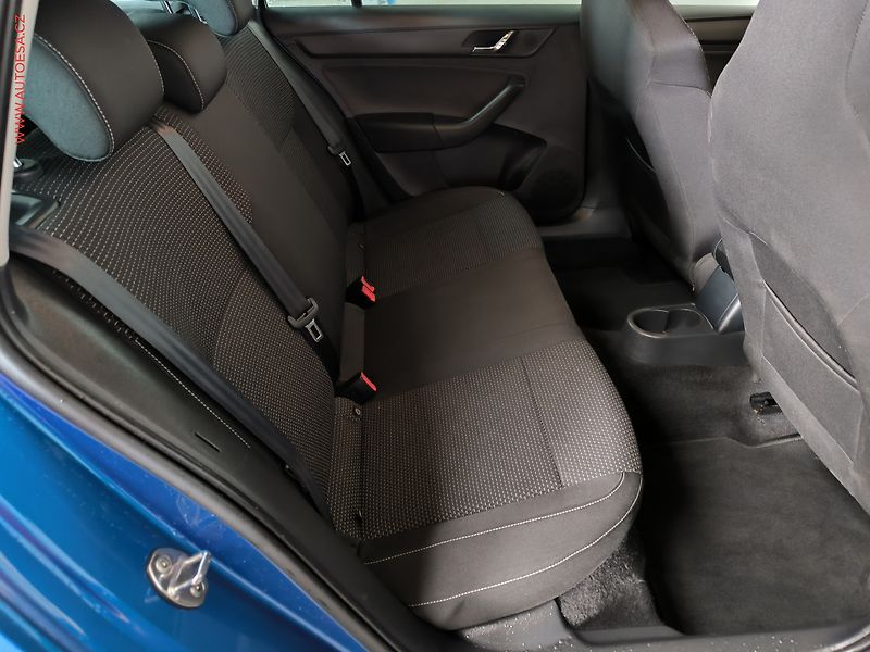 Škoda Rapid (2014) 1.6 TDi, Elegance, xenon - fotka 11 z 16