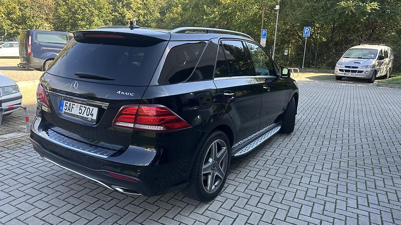 Mercedes-Benz GLE (2016) - fotka 6 z 26