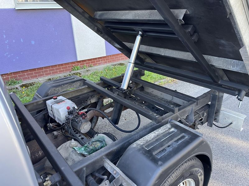 Isuzu D-Max 2,5 TD 4WD 3-stranná sklopka  - fotka 25 z 28