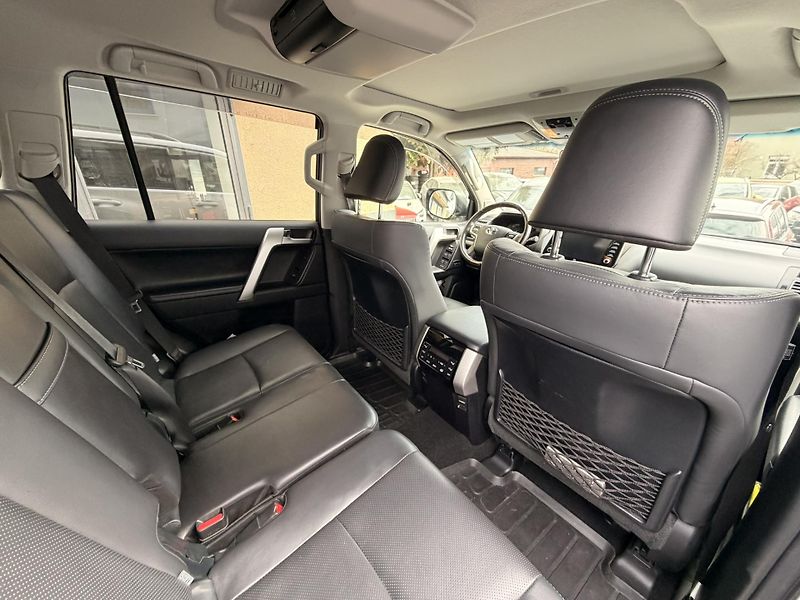 Toyota Land Cruiser 2.8-MAX.VÝBAVA-TAŽNÉ 3t-DPH - fotka 25 z 31