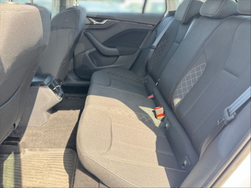 Škoda Kamiq 1,0 TSI 81 Ambition - fotka 6 z 9