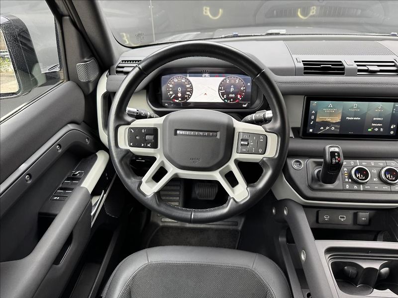 Land Rover Defender 3,0 110 D300 S AWD ZÁRUKA - fotka 15 z 34