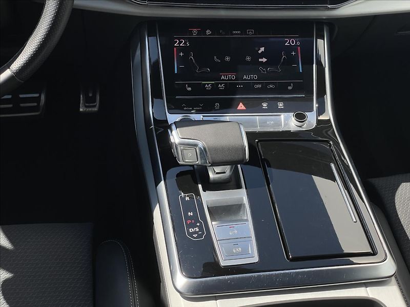 Audi Q7 3,0 50 TDI quattro S line - fotka 13 z 24