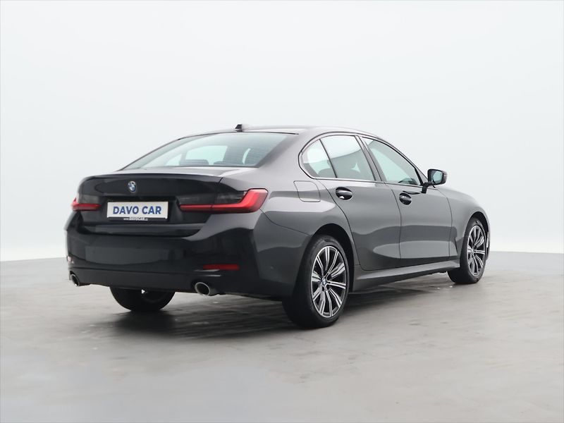 BMW Řada 3 2,0 318i 115kW Aut Virtual LED - fotka 7 z 32