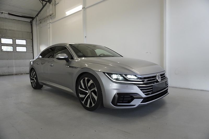 Volkswagen Arteon (2017) 2.0 TDI 140kW R-LINE  DSG 7 - fotka 2 z 38