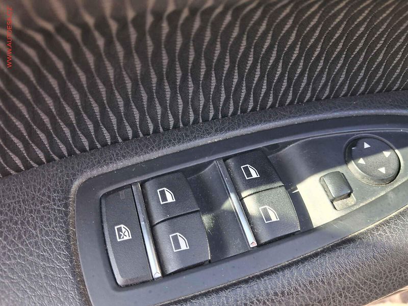 BMW Řada 1 (2017) 2.0i 120i, navi - fotka 17 z 21