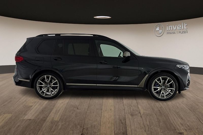 BMW X7 M50i - fotka 2 z 31