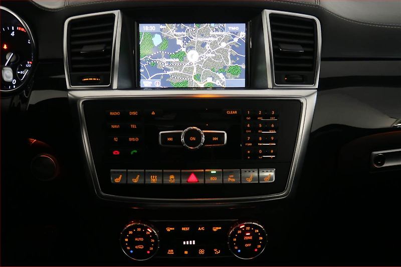 Mercedes-Benz GL (2015) 350 CDI - fotka 12 z 24
