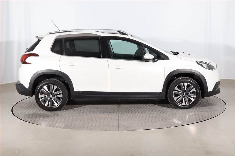 Peugeot 2008 (2019) 1.2 PureTech, Serv.kniha, Navi - fotka 6 z 25