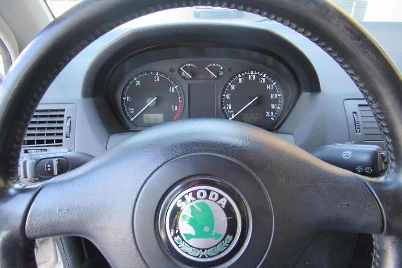 Škoda Fabia 1.9 SDi KLIMA TEMPOMAT - fotka 12 z 19