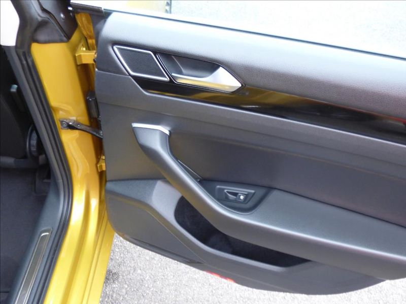 Volkswagen Arteon 2,0 TSI DSG,Navi,Kessy  Elegan - fotka 39 z 51