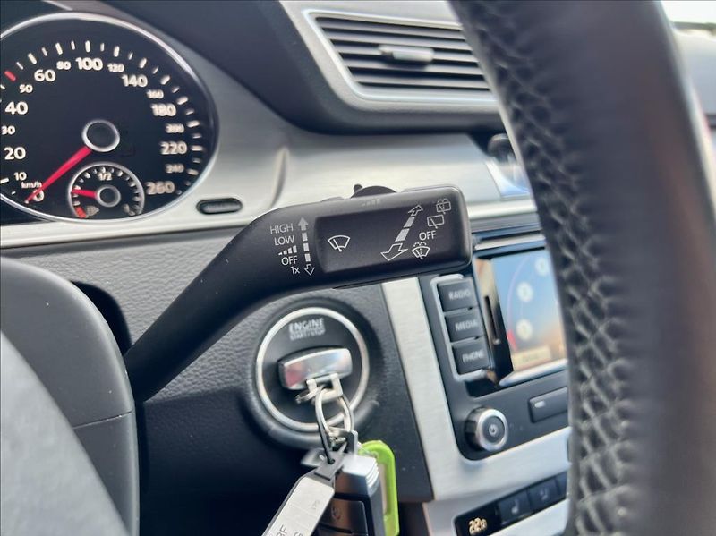 Volkswagen Passat 2,0 TDi DSG HIGHLINE / NAVI - fotka 25 z 42