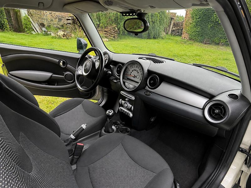 Mini Cooper (2008) 1,6  R56 - fotka 18 z 20