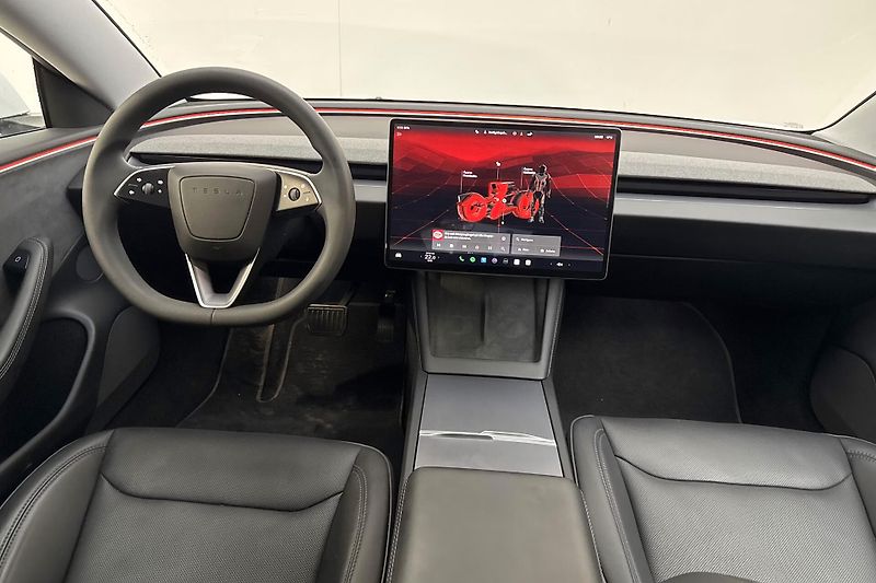 Tesla Model 3 Long Range AWD Highland Tažné - fotka 9 z 16