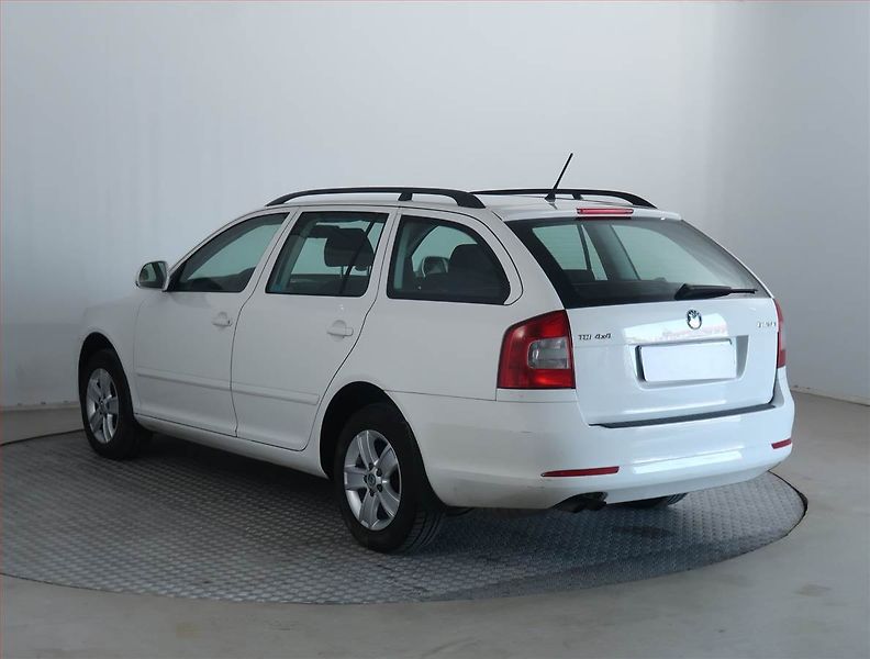 Škoda Octavia (2012) Ambition 1.6 TDI 4x4, 4X4 - fotka 4 z 15