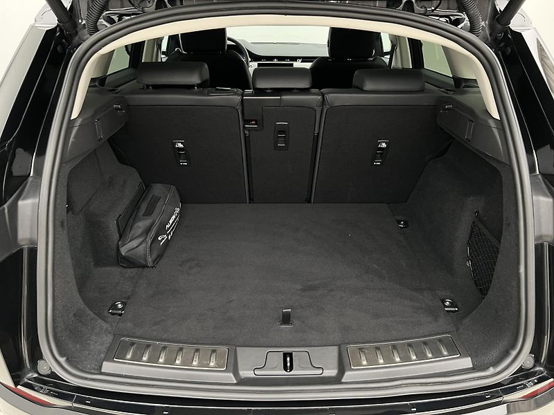 Land Rover Range Rover Evoque P250 DYNAMIC SE AWD AUT CZ - fotka 6 z 43