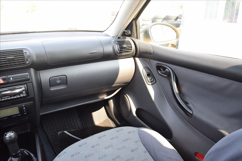 Seat Leon 1,9 TDI 66KW NOVÁ STK - fotka 32 z 45