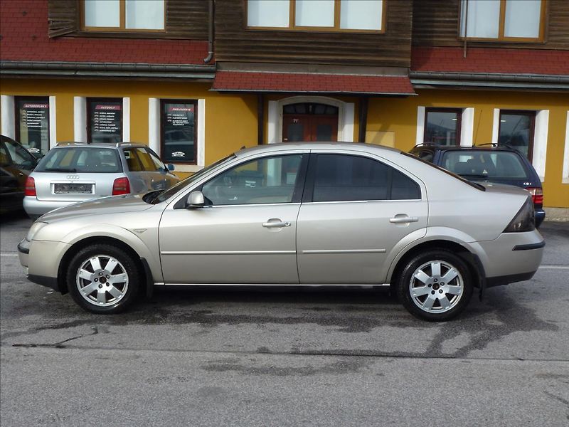 Ford Mondeo 2,5 i V6 24V Ghia Automat - fotka 8 z 49
