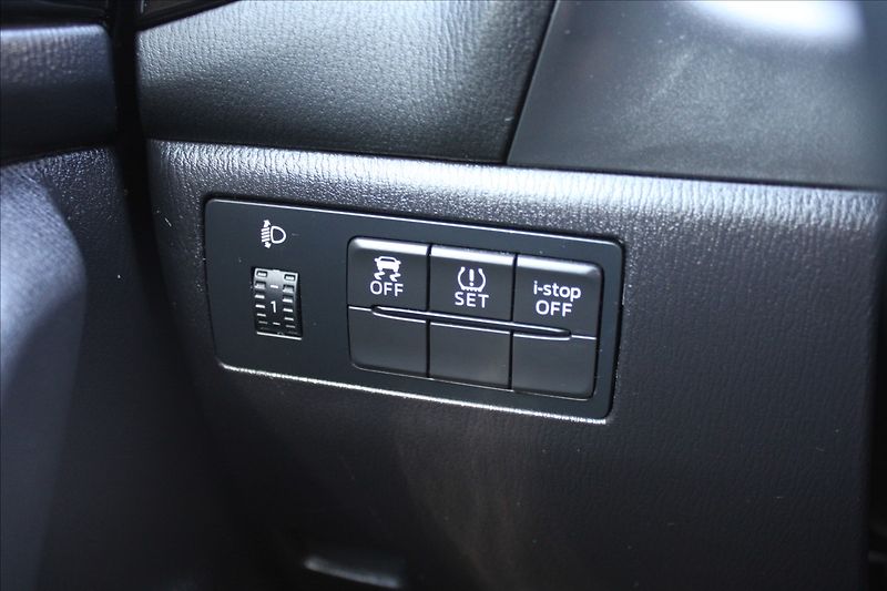 Mazda 3 2,0 i  NOVÉ V ČR - fotka 12 z 29