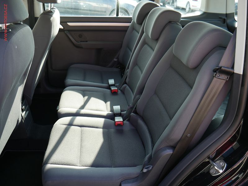 Volkswagen Touran (2010) 1.2 TSi, Trendline, výhřev - fotka 10 z 16