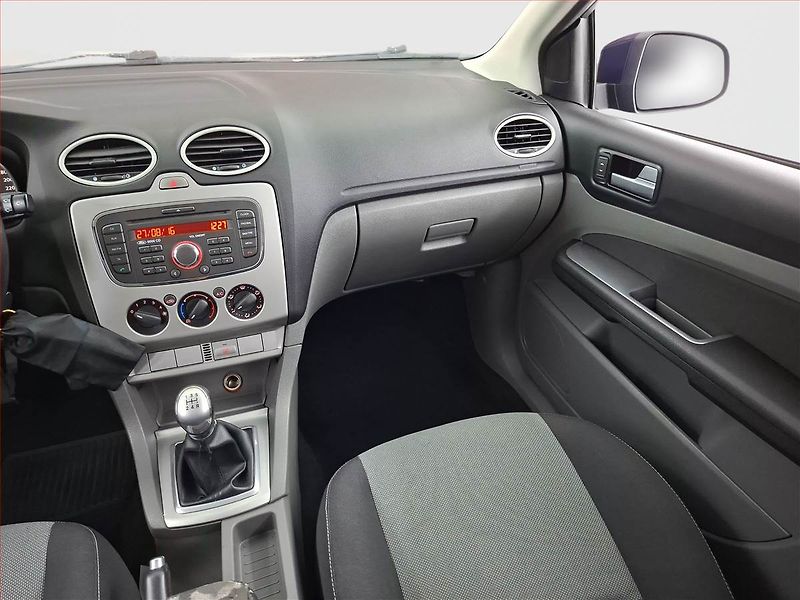 Ford Focus (2011) 1.6 16V, nová STK, zamluveno - fotka 8 z 13