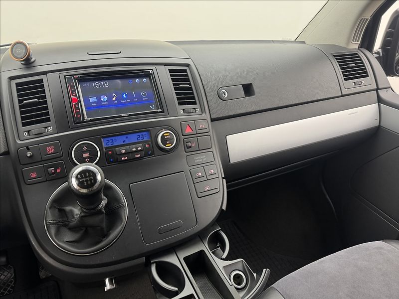 Volkswagen Multivan 2,5 4X4 DPH NZTOP EL.DVEŘE TZ - fotka 13 z 37