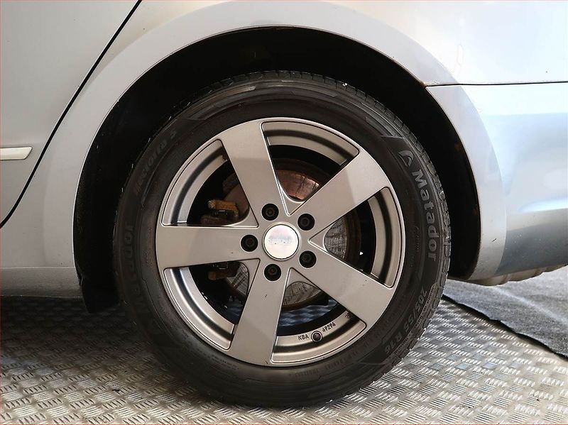 Škoda Superb (2012) 1.6 TDI, Navi, Tempomat - fotka 15 z 15