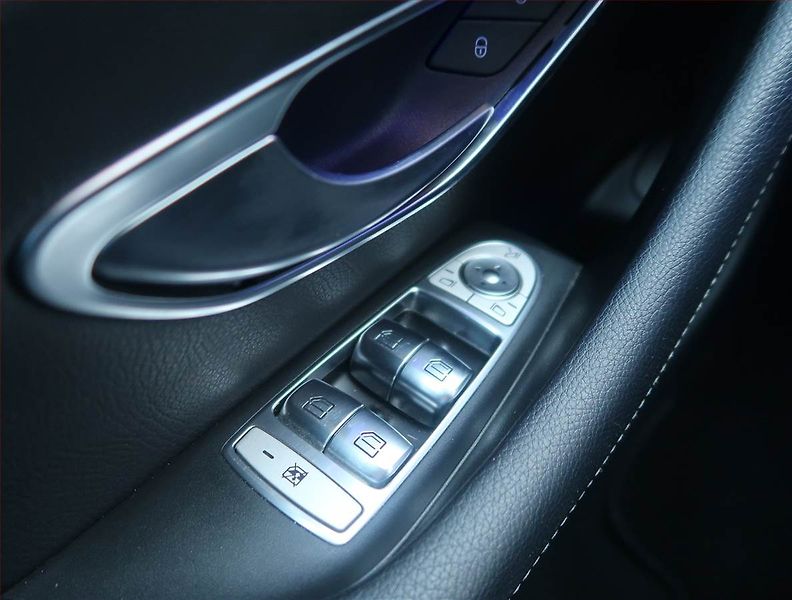 Mercedes-Benz Třídy E (2018) E 220 d 4MATIC - fotka 15 z 17