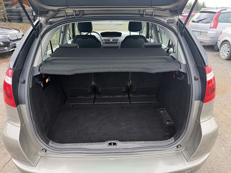 Citroën C4 Picasso 1.8i 16V - fotka 10 z 23