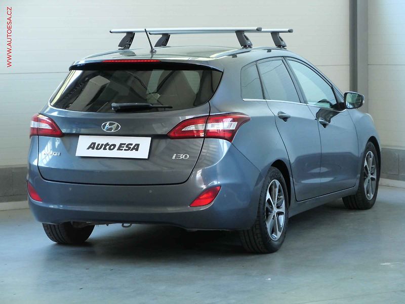 Hyundai i30 (2017) 1.6GDi, ČR, ČR, výhř.sed. - fotka 4 z 19
