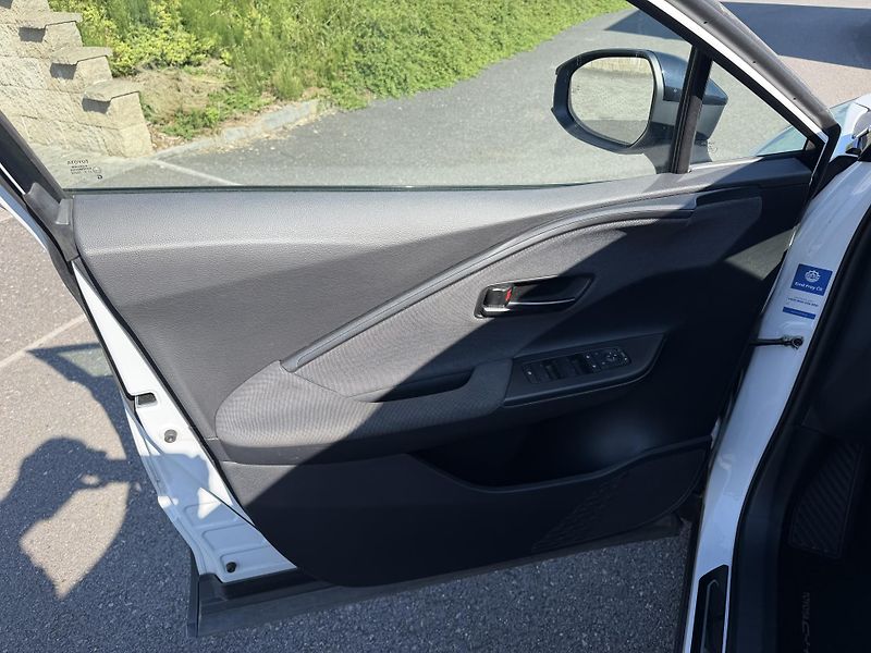Toyota C-HR 1,8i hybrid automat navigace - fotka 15 z 21