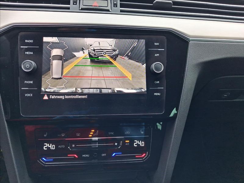 Volkswagen Passat 2,0 2.0TDi, metrix, DPH - fotka 16 z 19