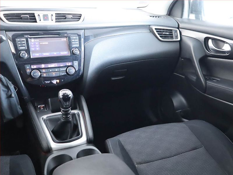 Nissan Qashqai (2015) 1.5 dCi, Navi, Tempomat - fotka 8 z 18