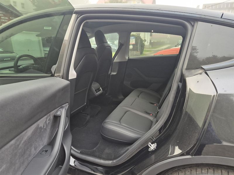 Tesla Model Y RWD 220kw SOH 94,1 % - fotka 4 z 5