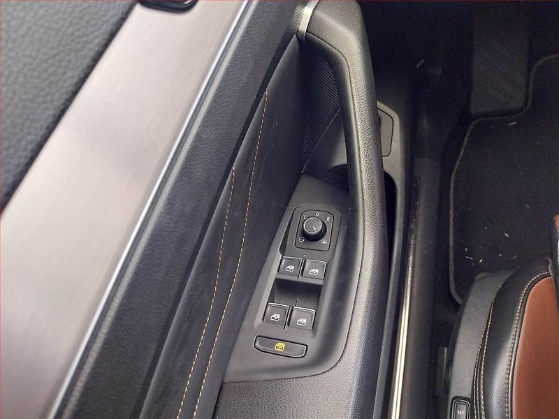 Volkswagen Passat (2019) 2.0 BiTDI - fotka 18 z 22