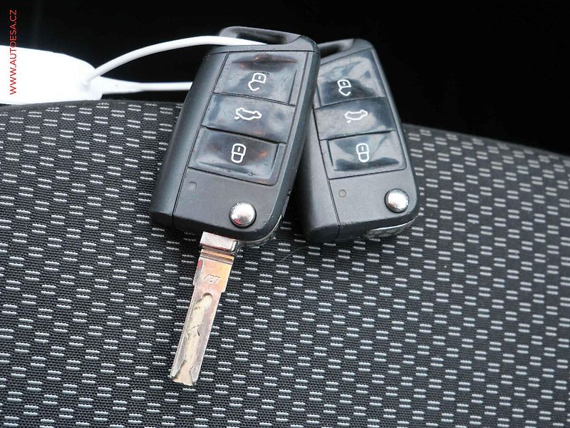 Škoda Octavia (2013) 1.2TSi, Ambition, autoAC - fotka 17 z 17