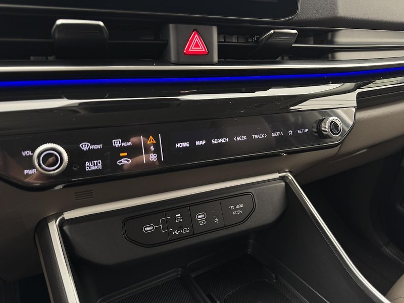Kia Carnival 2.2d*AT*145kw*9-mist*DPH* - fotka 34 z 50