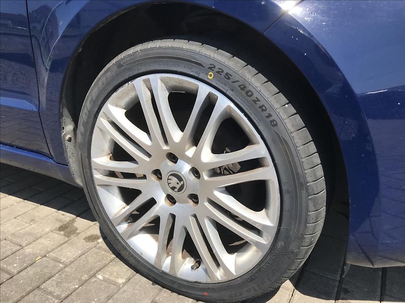 Škoda Superb 2,0 - fotka 10 z 11