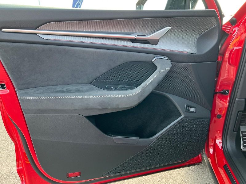 Škoda Kodiaq (2024) SPORTLINE WEBASTO TAŽNÝ DPH - fotka 29 z 37