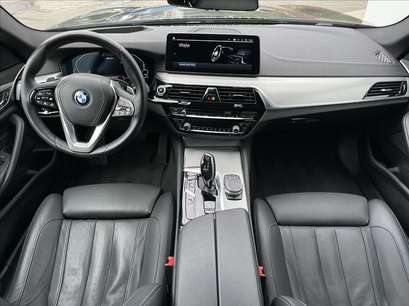 BMW Řada 5 2,0 530e xDrive A8 Luxury Line - fotka 6 z 22
