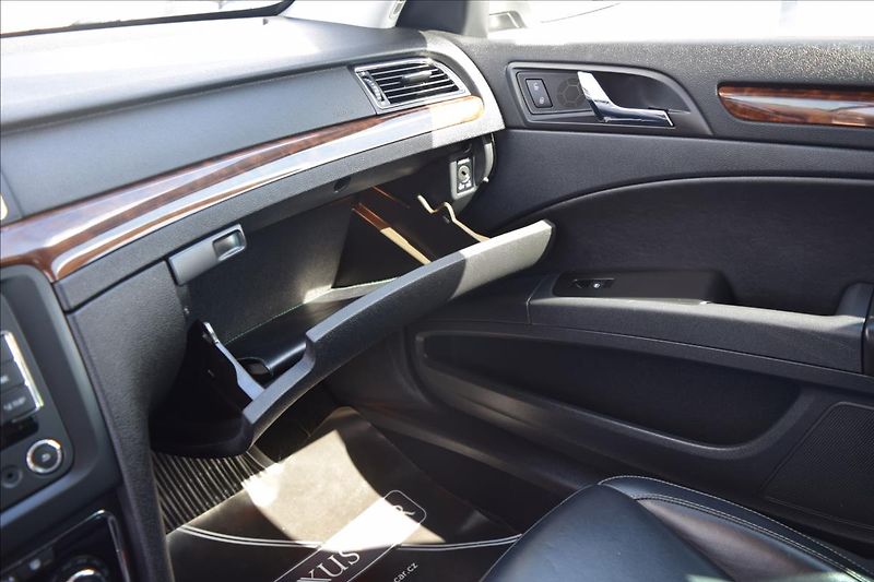 Škoda Superb 2,0 TDI 125KW TOP VÝBAVA ALU - fotka 48 z 50
